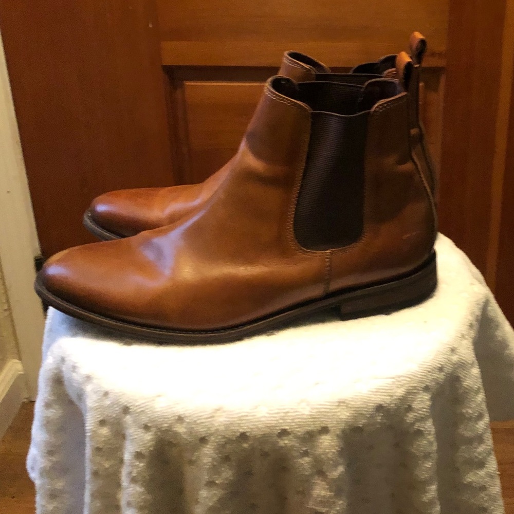 Banana Republic men’s leather boots